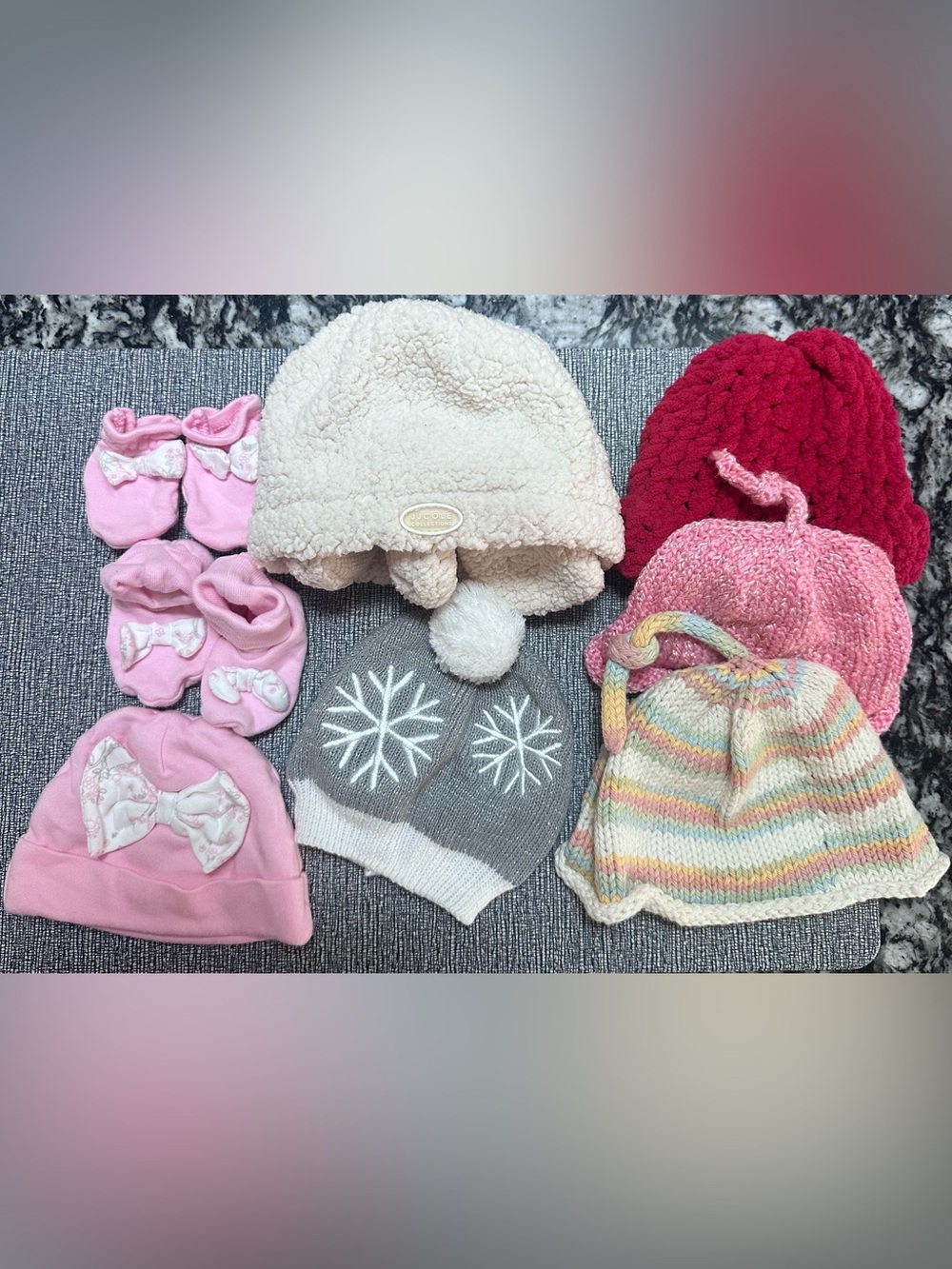 Bundle of baby hats (6)
JJ Cole Cream Sherpa set
Gerber
Mittens & Booties Set